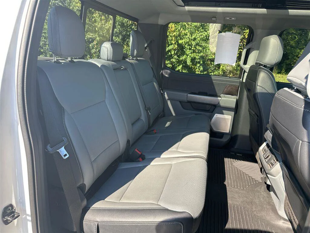 Used 2021 White Ford Lariat image 23