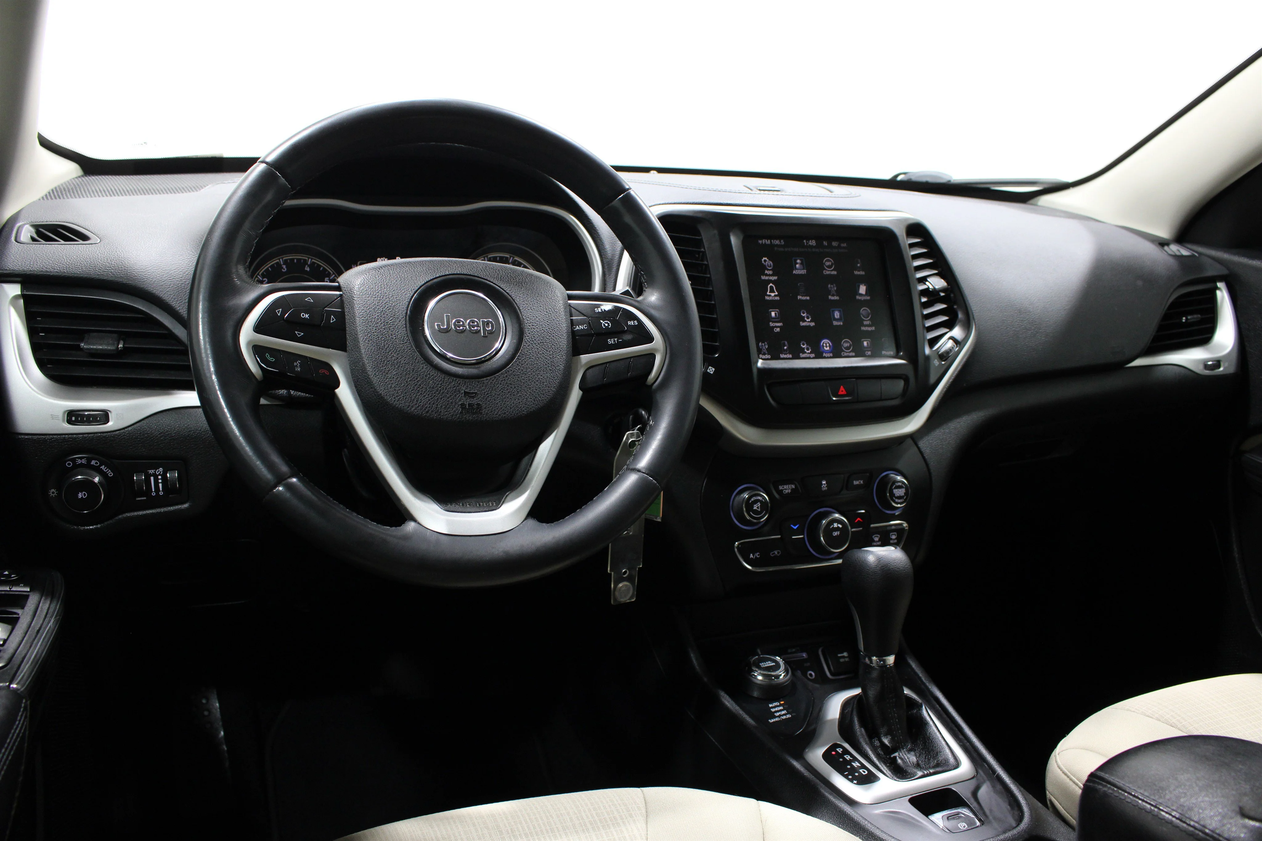 Used 2015 Jeep Cherokee Latitude with VIN 1C4PJMCB4FW551585 for sale in Wichita, KS