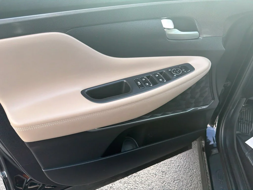 Used 2023 Black Hyundai SEL image 9