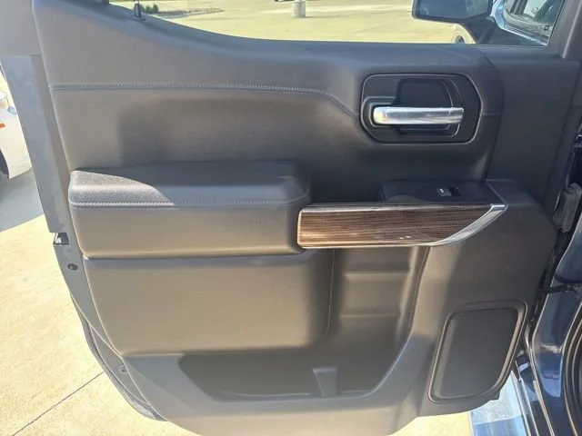 Used 2020 NORTHSKY BLUE METALLIC Chevrolet RST image 19