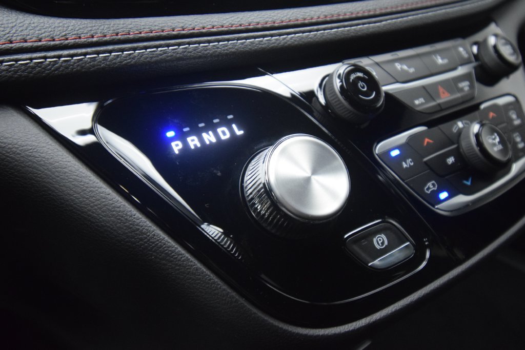 New 2027 Hydro Blue Pearl-Coat Paint Chrysler Select image 21