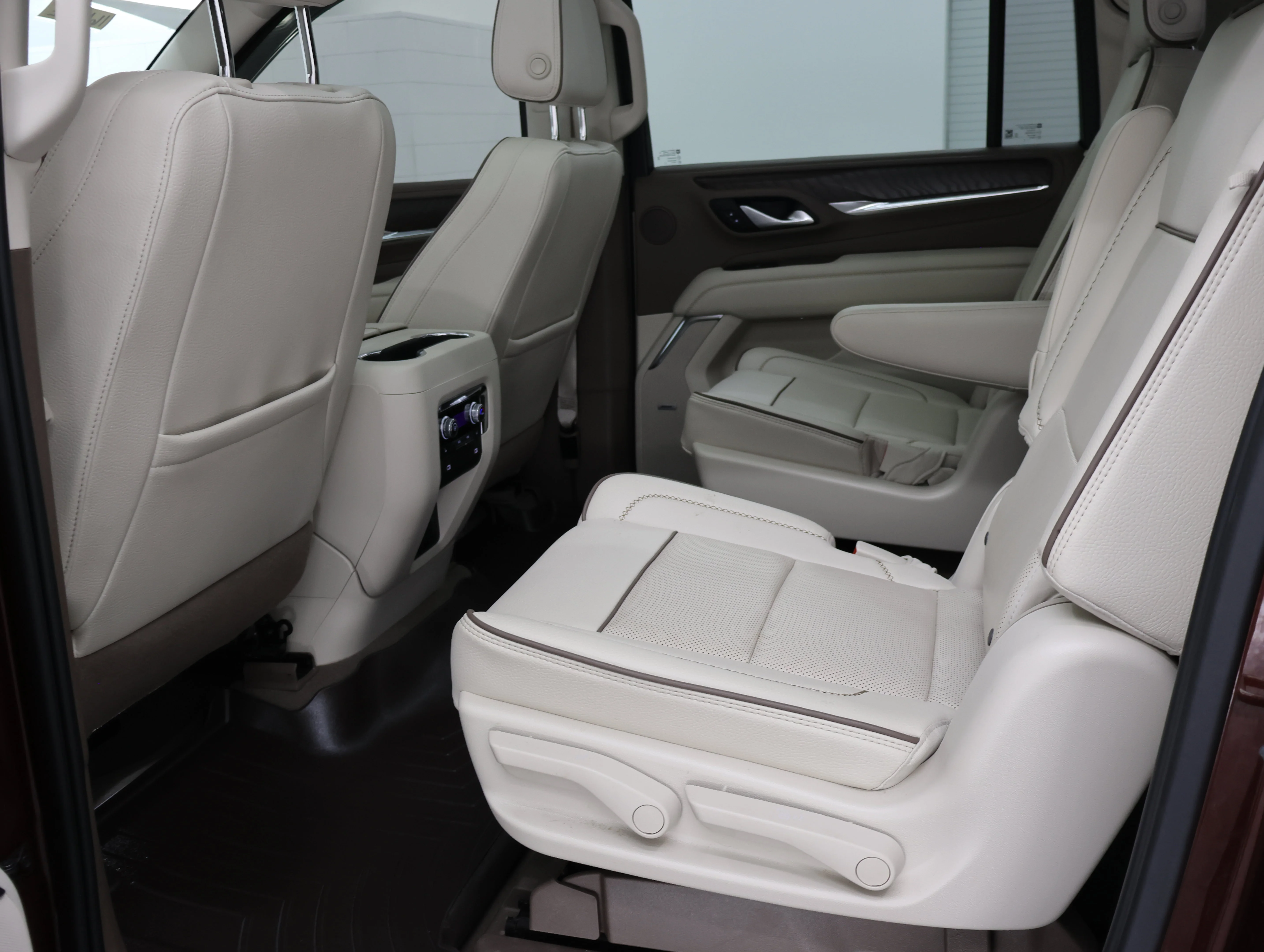 Used 2022 Redwood Metallic GMC Denali image 8