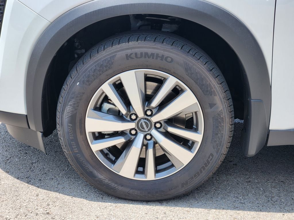 New 2026 Everest White Pearl TriCoat Nissan SL image 10