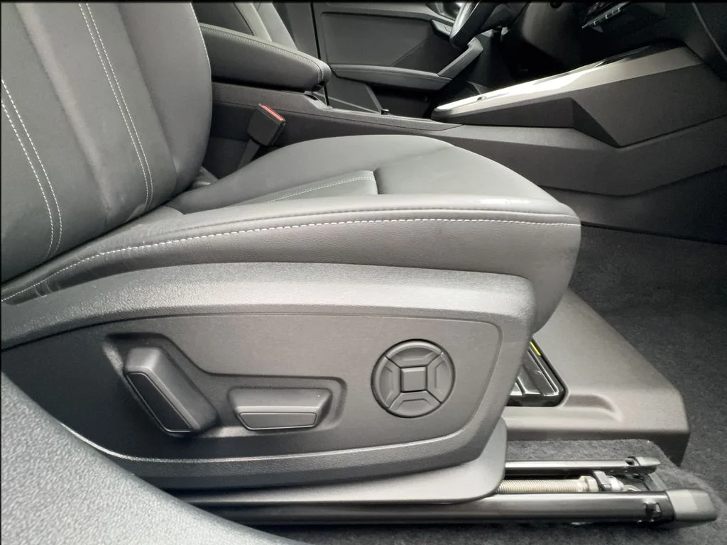 Used 2024 White Audi  image 31