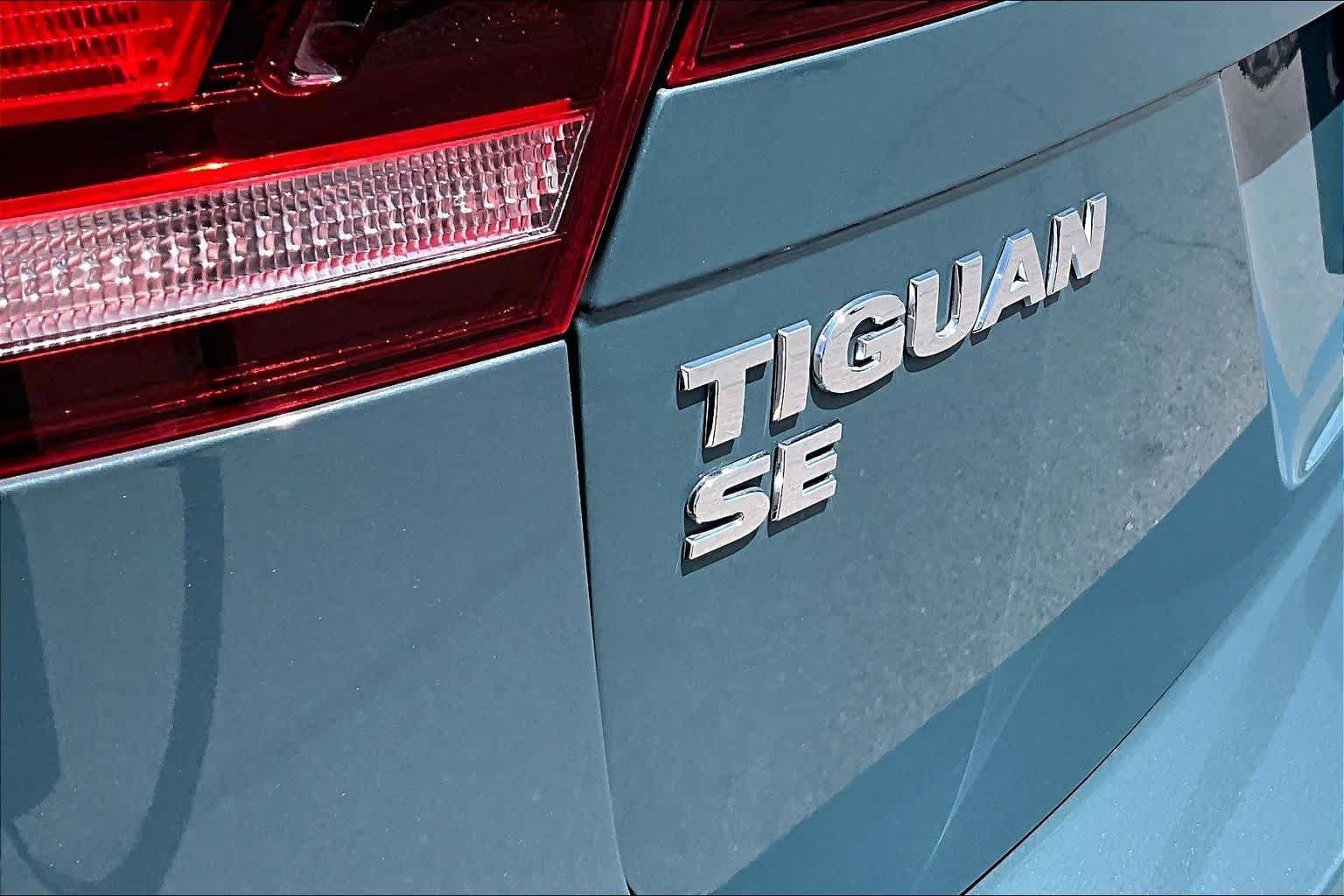 Used 2020 Stone Blue Metallic Volkswagen SE image 31