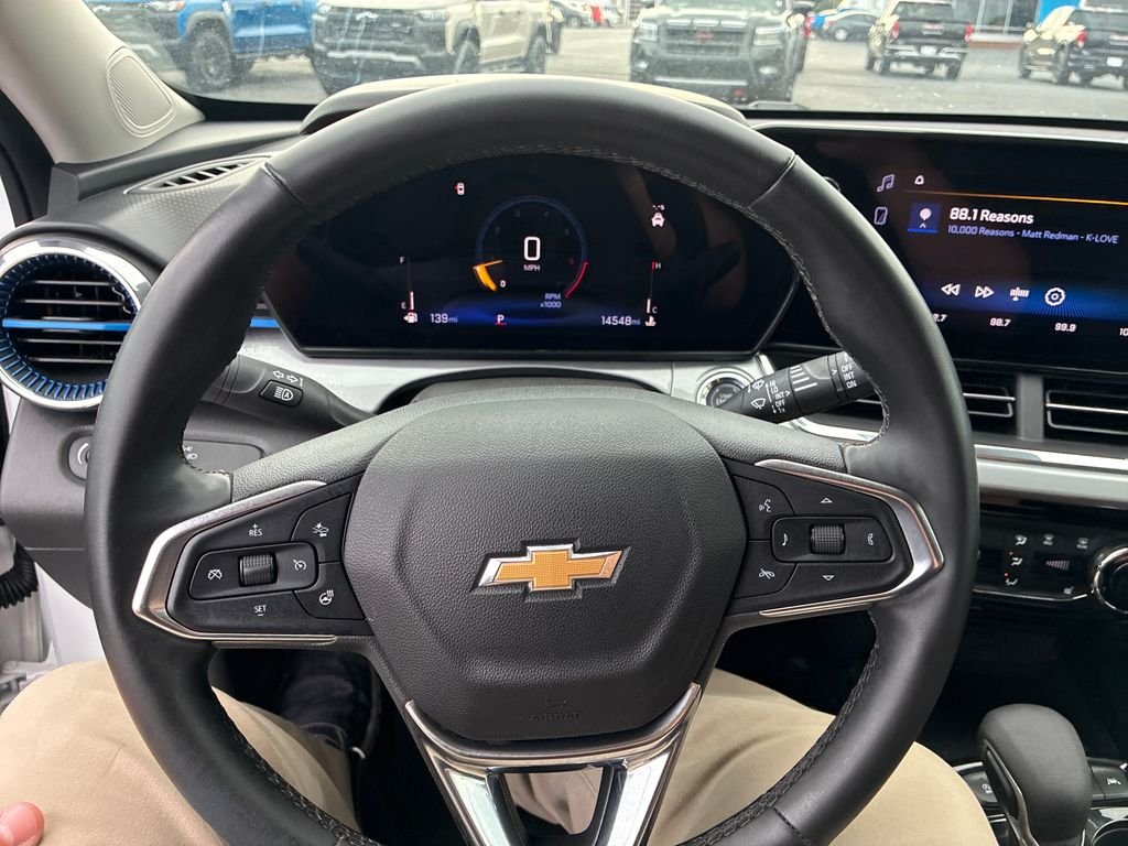 Used 2025 White Chevrolet LT image 13