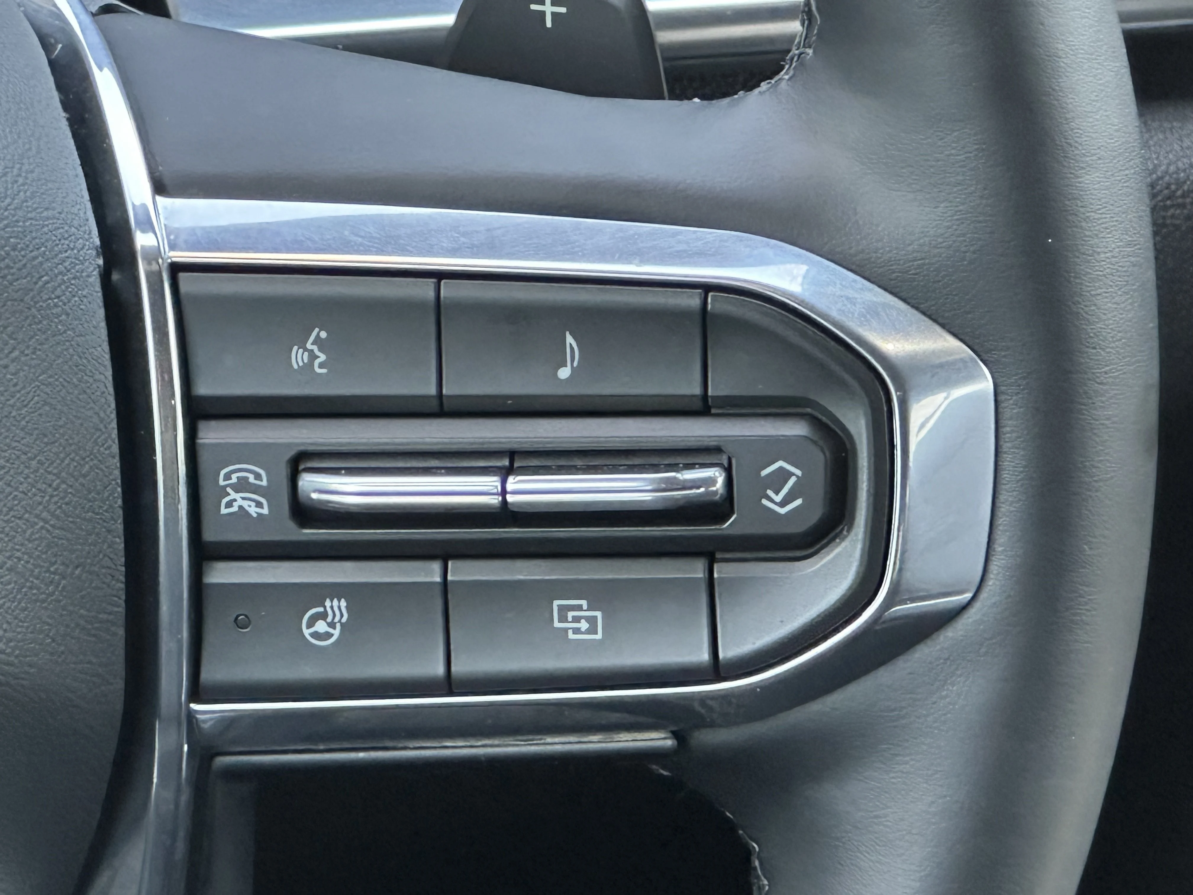 Certified Used 2026  GMC AWD Elevation image 13