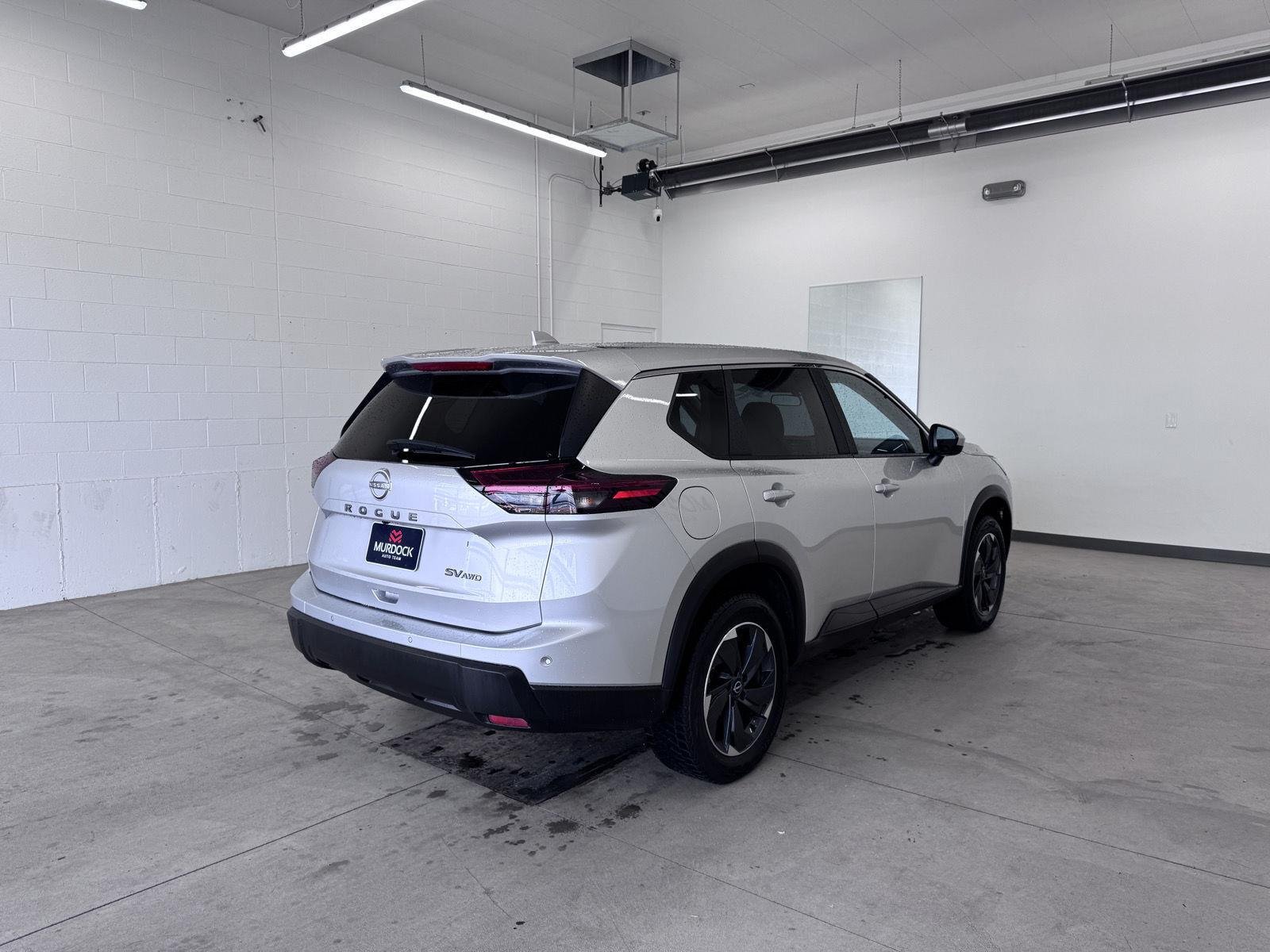 2024 Nissan Rogue SV - Photo 13