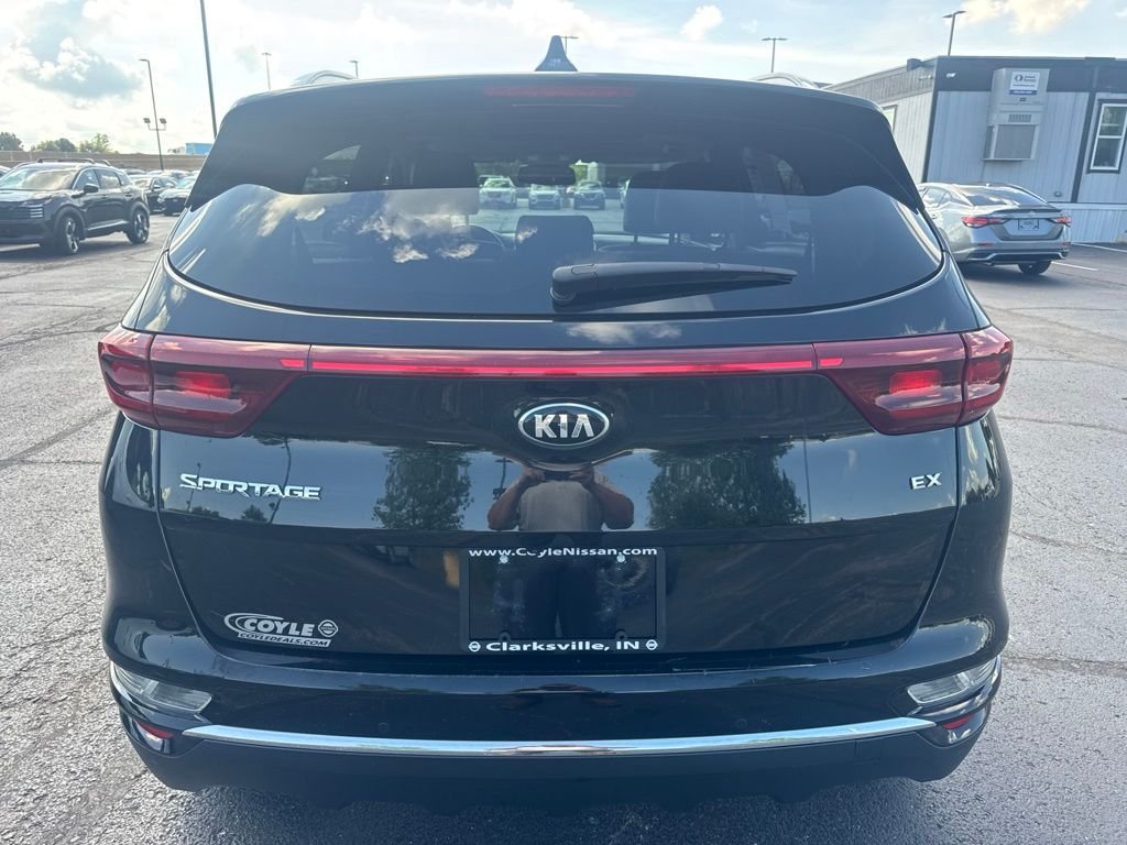 Used 2021 Red Kia EX image 4