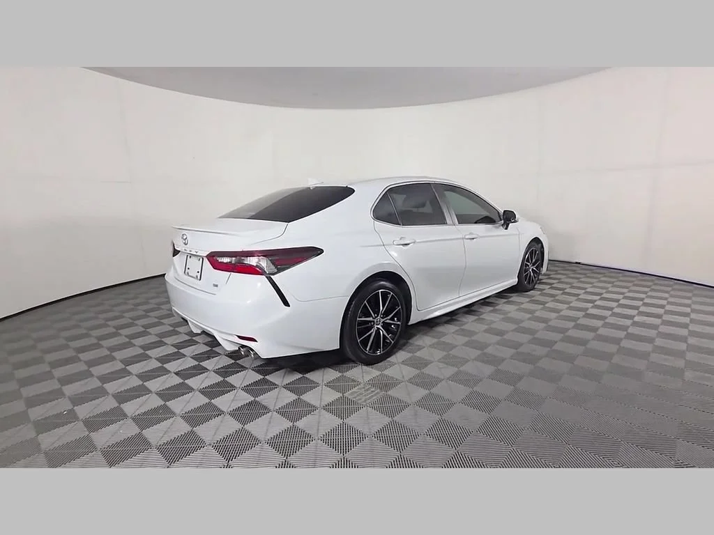 Used 2024 Ice Toyota SE image 39
