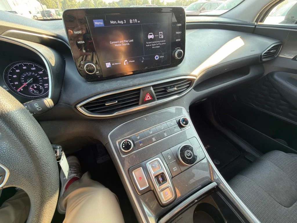 Used 2022 Gray Hyundai SE image 13