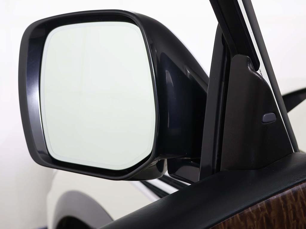 Used 2019 White Nissan SL image 38