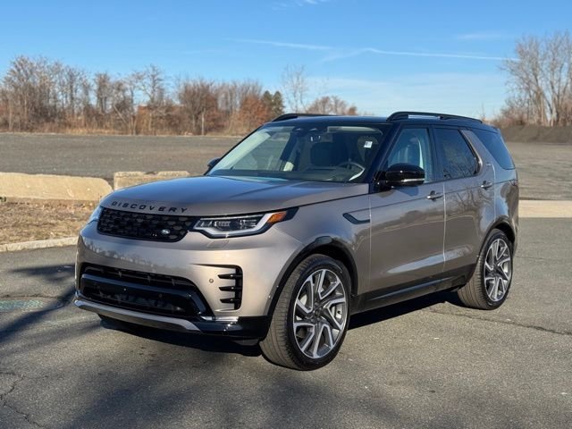 2025 Land Rover Discovery P300 Dynamic SE's photo