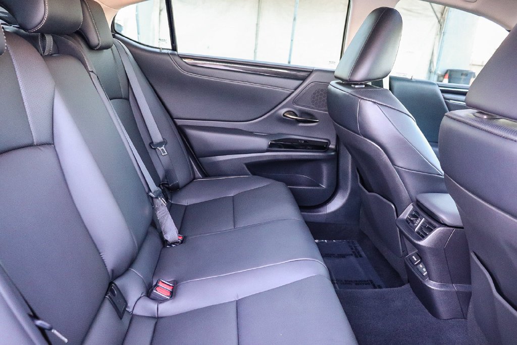 Used 2025 Iridium Lexus 350 image 18
