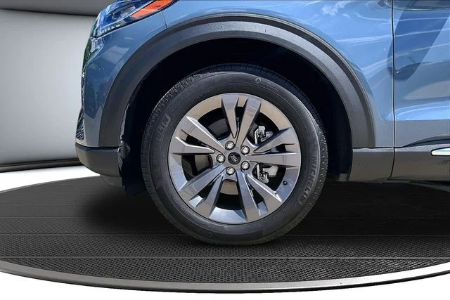 Used 2025 Vapor Blue Ford Active image 13