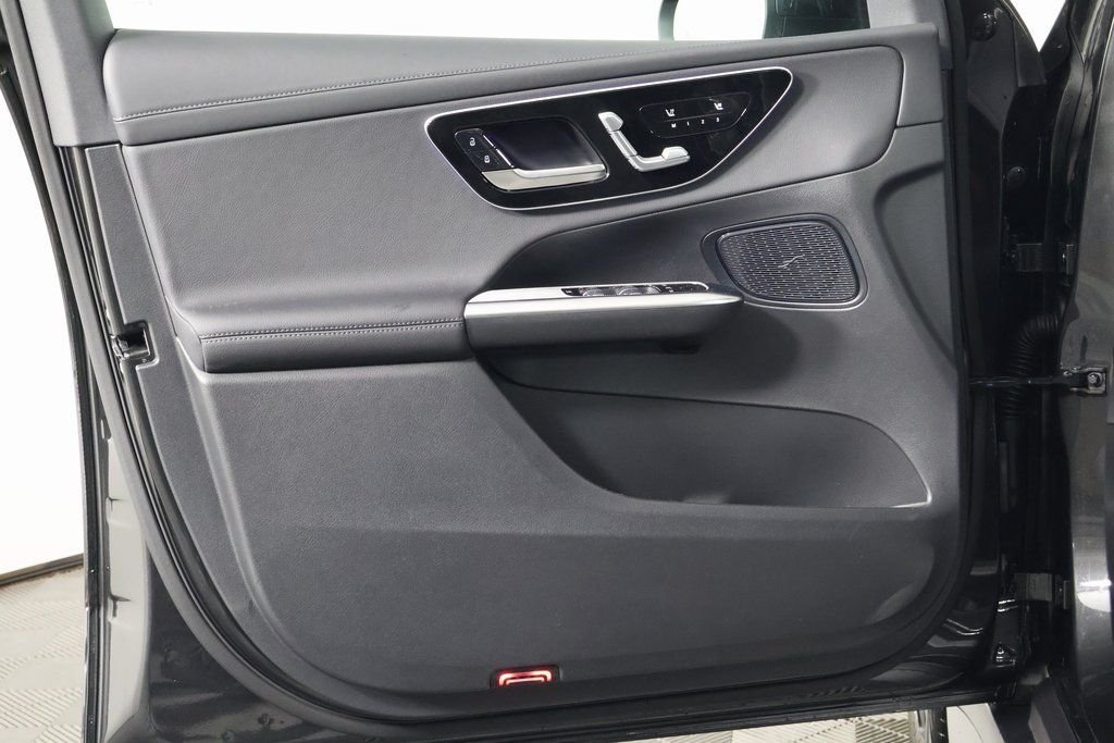 New 2026 Graphite Grey Metallic Mercedes-Benz GLC 300 image 7