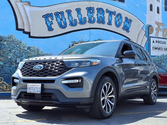 2023 Ford Explorer ST-LINE RWD's photo