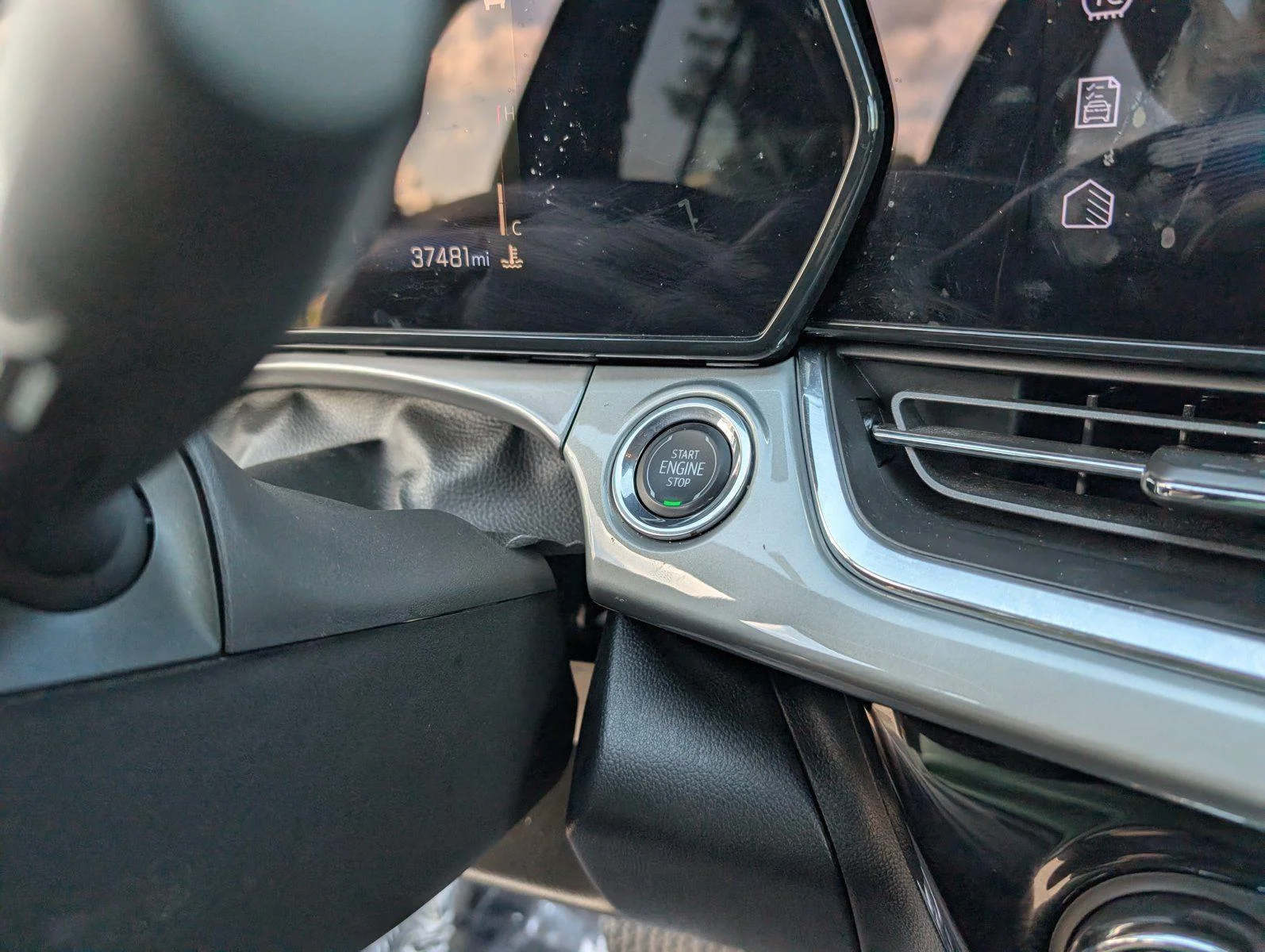 Used 2025 Cypress Gray Chevrolet LT image 27