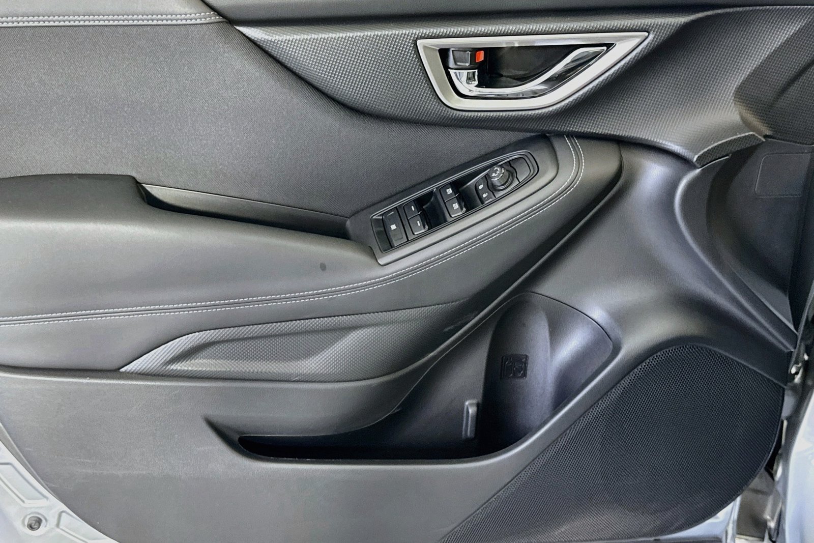 Used 2022 Ice Silver Metallic Subaru Premium image 17