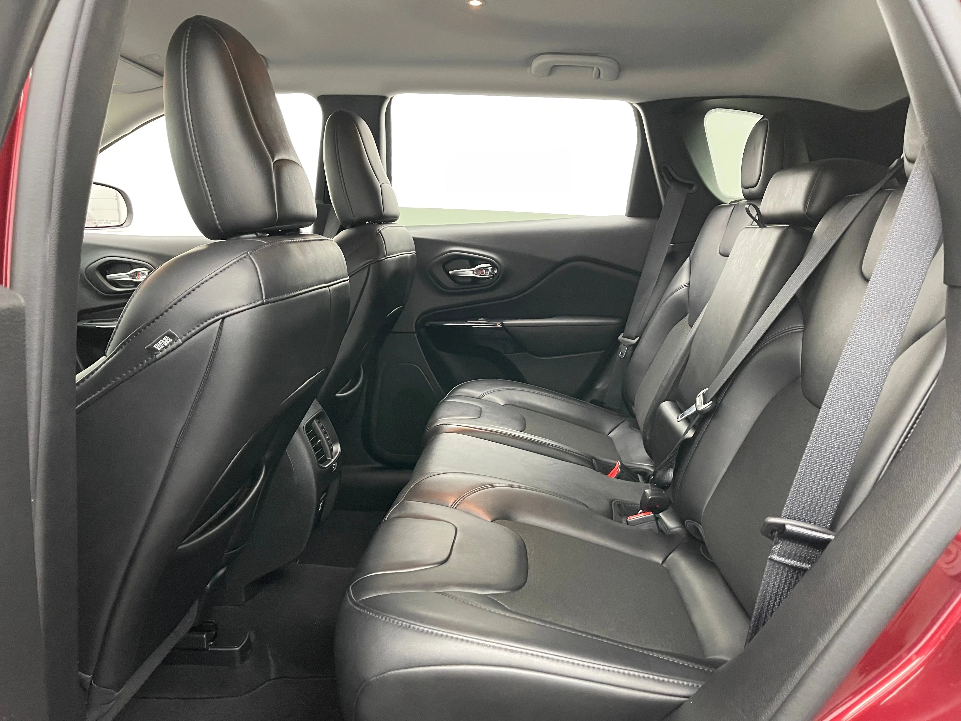 Used 2021 Velvet Red Pearlcoat Jeep Latitude Plus image 37