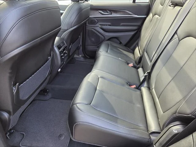 New 2027 High-Gloss Black Paint Jeep Limited image 22