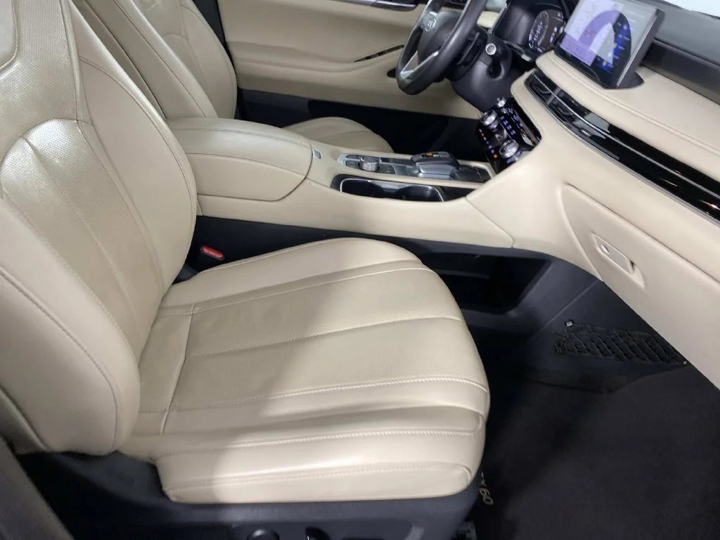 Used 2023 Titanium INFINITI LUXE image 11