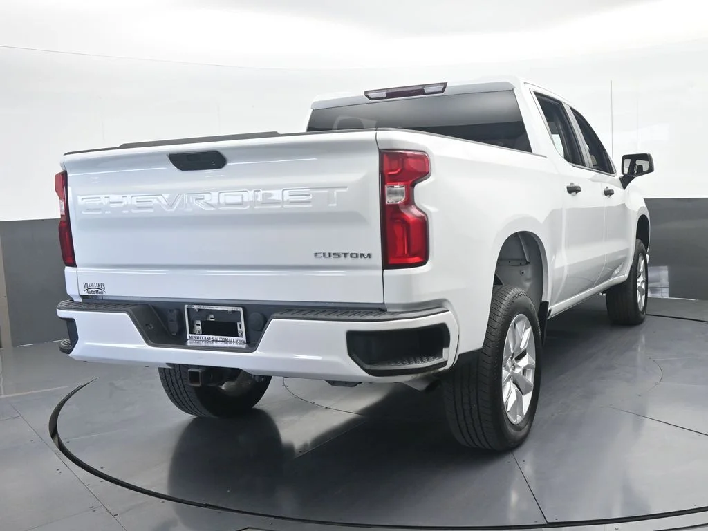 Used 2022 Summit White Chevrolet Custom image 5
