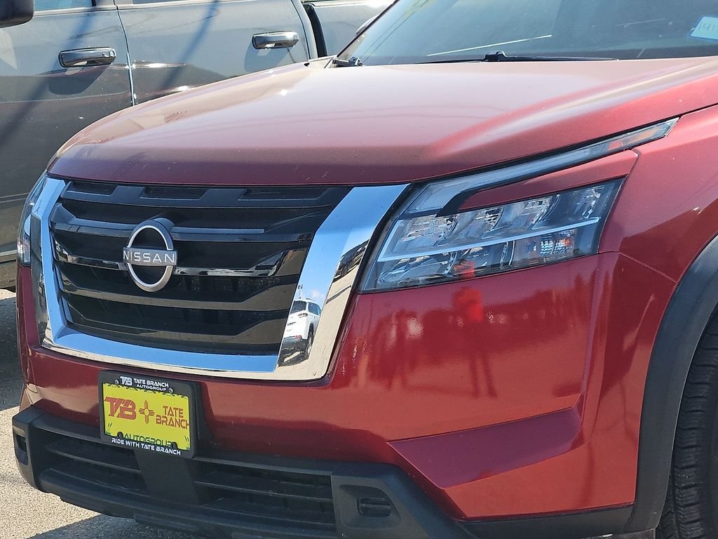 Used 2022 Red Nissan SV image 2