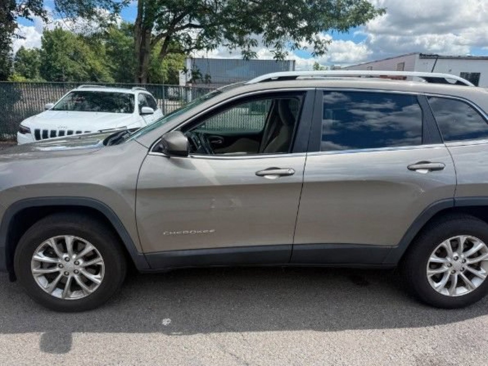 Used 2019 Light Brownstone Pearlcoat Jeep Latitude image 6