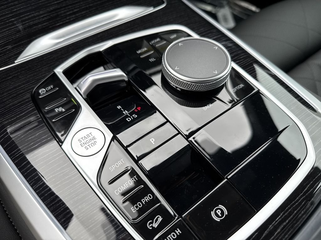 New 2026 Carbon Black Metallic BMW xDrive40i image 20