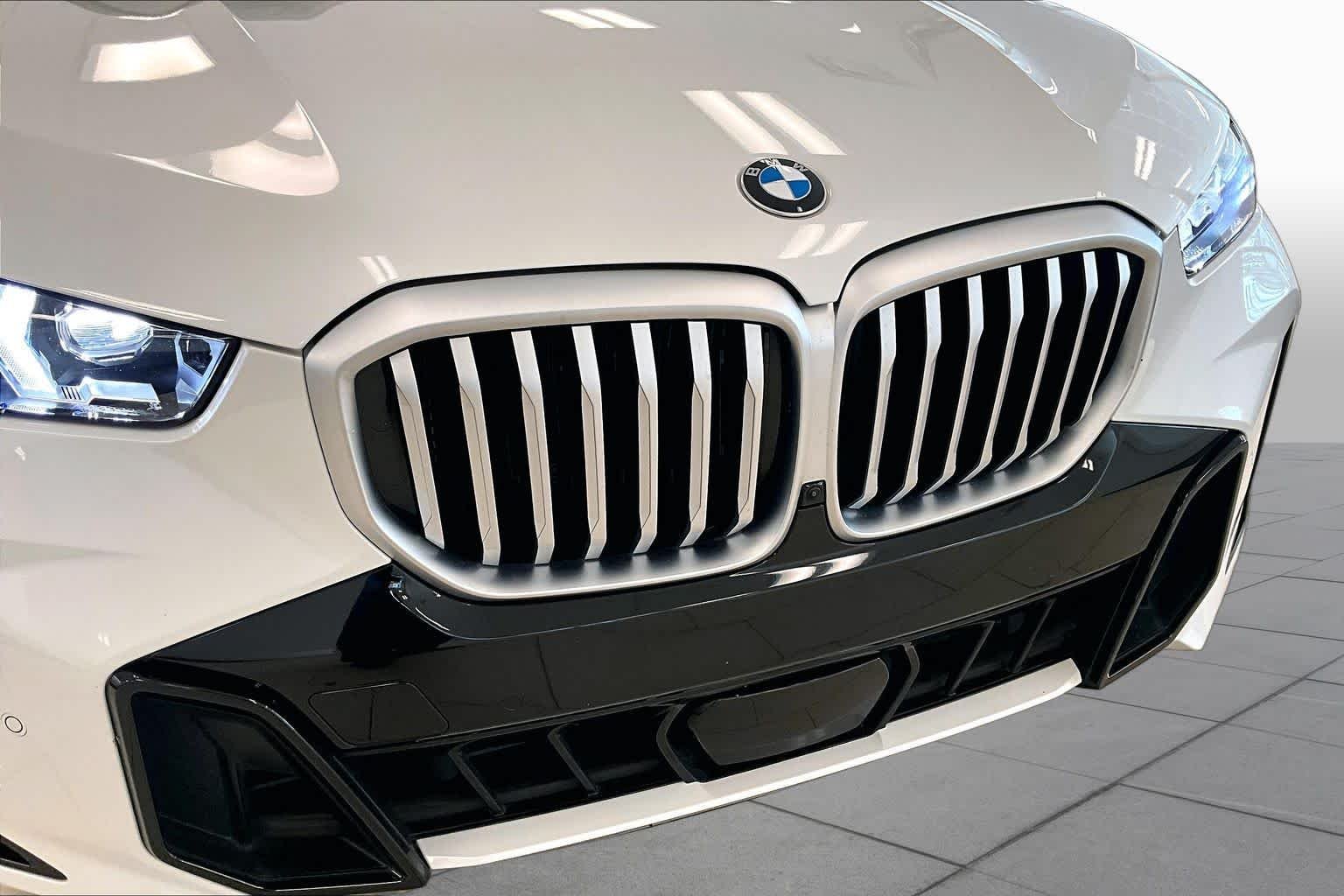 Used 2025 Mineral White Metallic BMW sDrive40i image 28