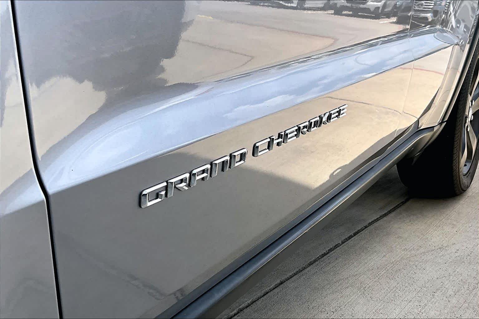 Used 2014 Billet Silver Metallic Clearcoat Jeep Limited image 27