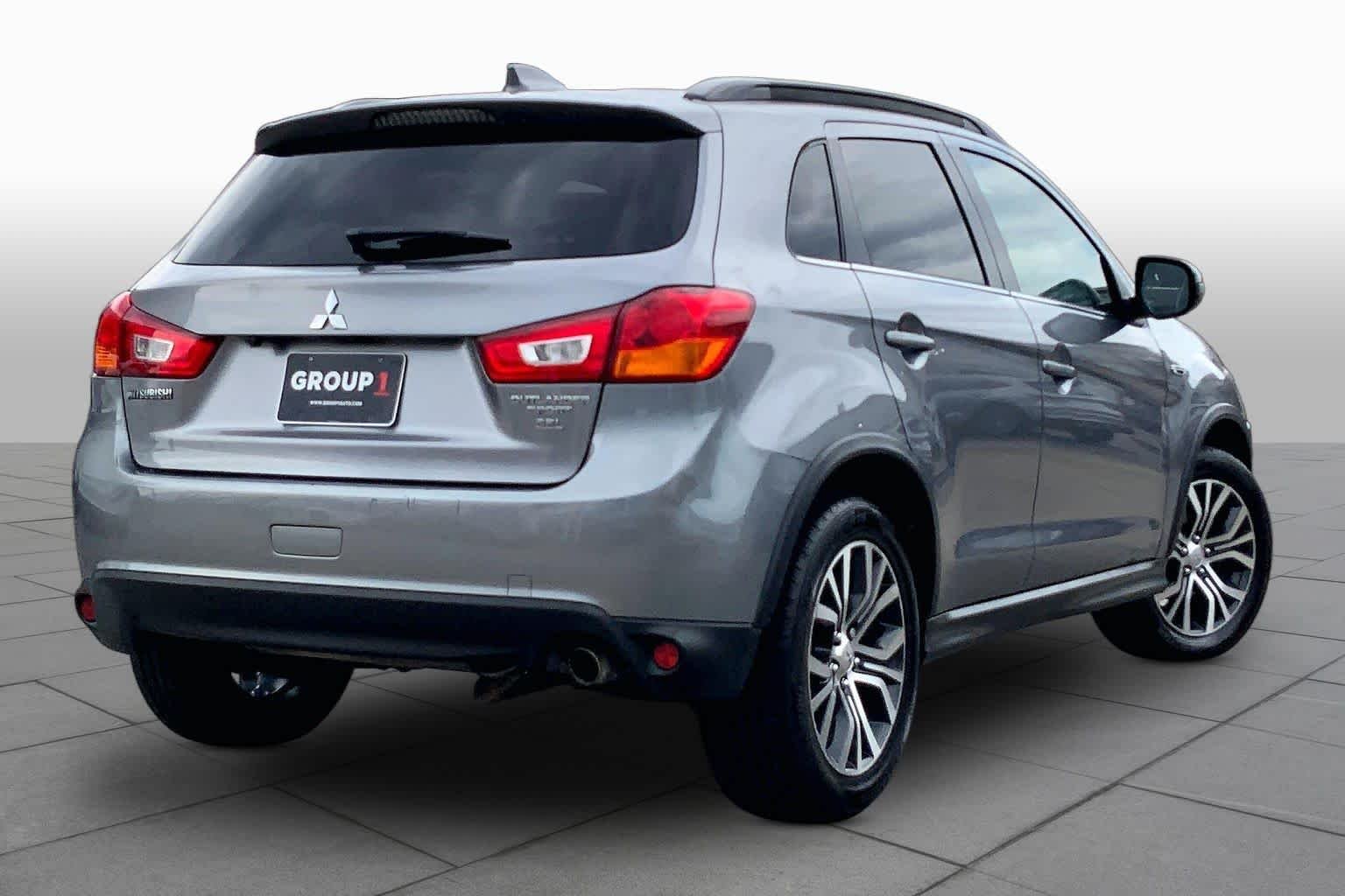 Used 2017 Mercury Gray Metallic Mitsubishi SEL 2.4 image 12