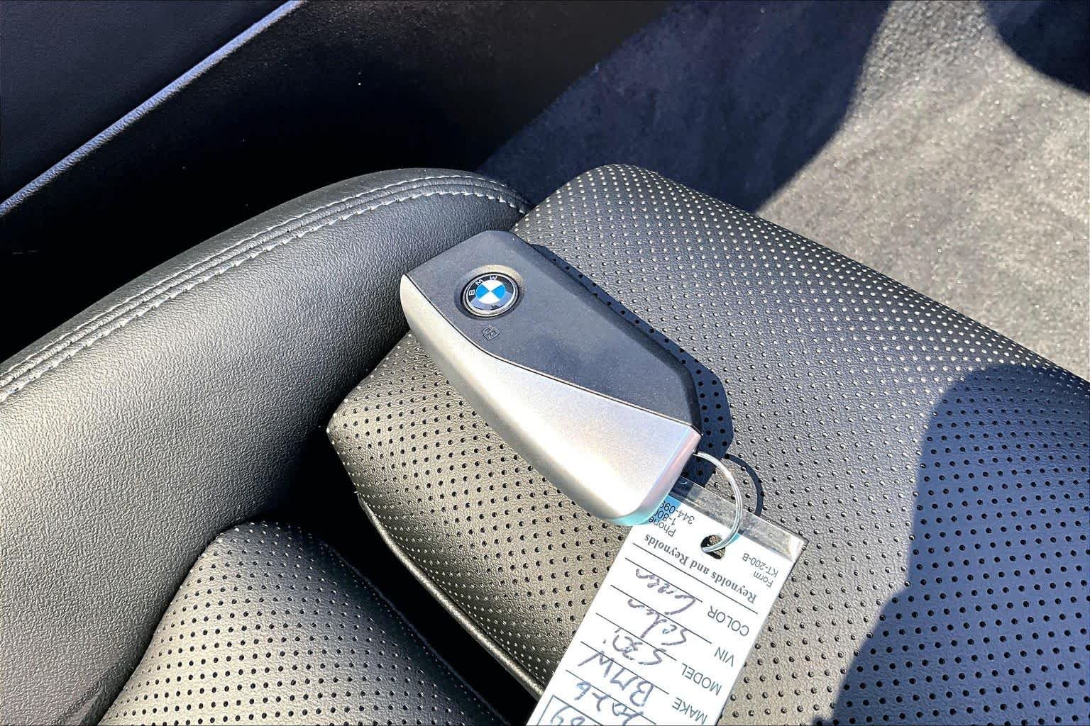 Used 2026 Cape York Green Metallic BMW 530i image 14