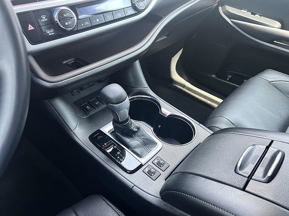Used 2018 Celestial Silver Metallic Toyota XLE image 28