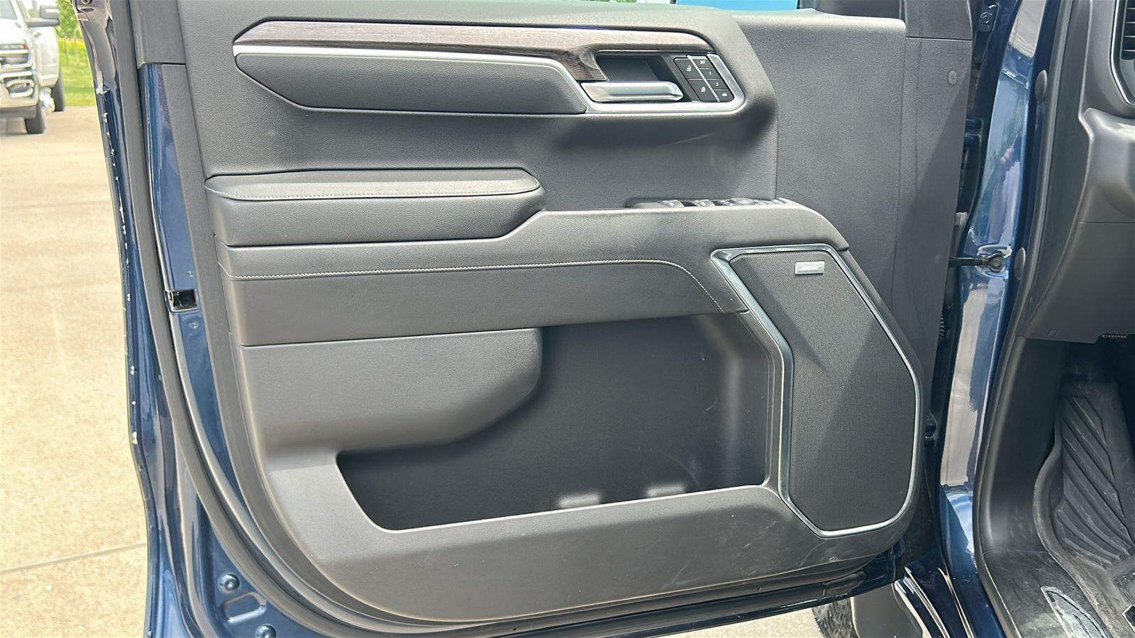 Used 2022 Blue Chevrolet LTZ image 18