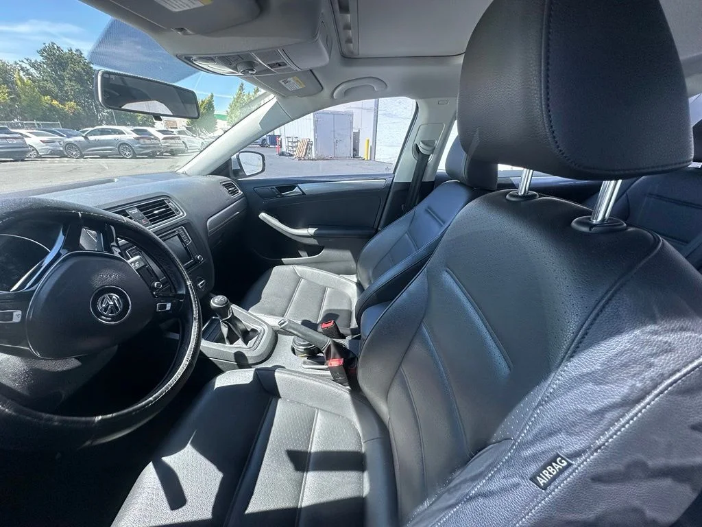 Used 2018 Pure White Volkswagen 1.4T SE image 6