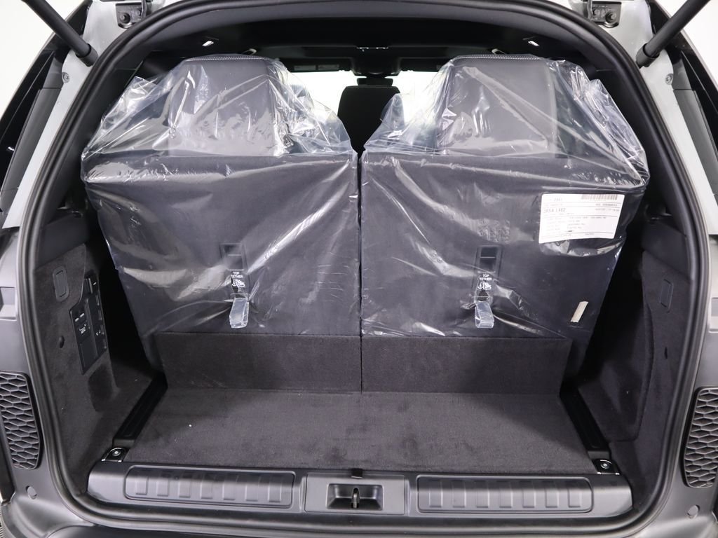 Used 2025 Fuji White Land Rover S image 31