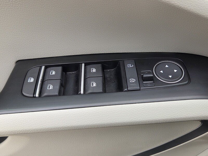 Certified Used 2020 Snow White Pearl KIA S IVT image 22