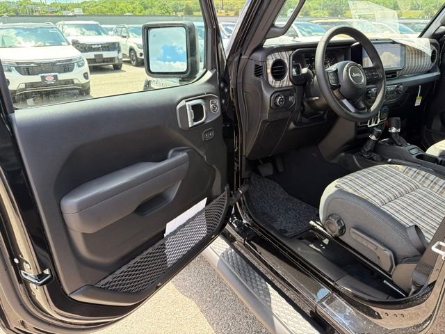 New 2026 Black Clear-Coat Exterior Paint Jeep 85th Anniversary Edition image 13