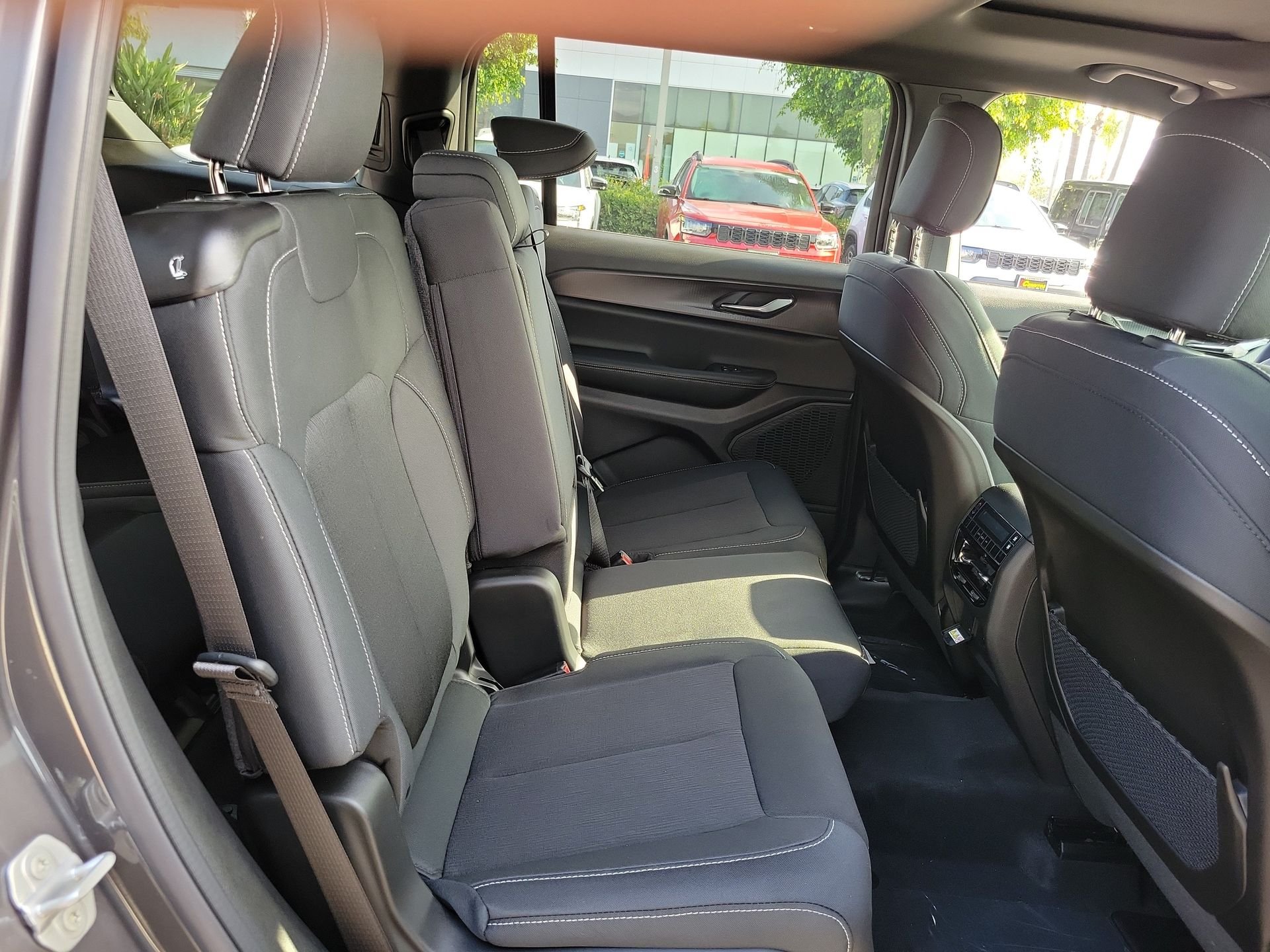 New 2026 Baltic Gray Metallic Clear-Coat Exterior Paint Jeep Laredo X image 19