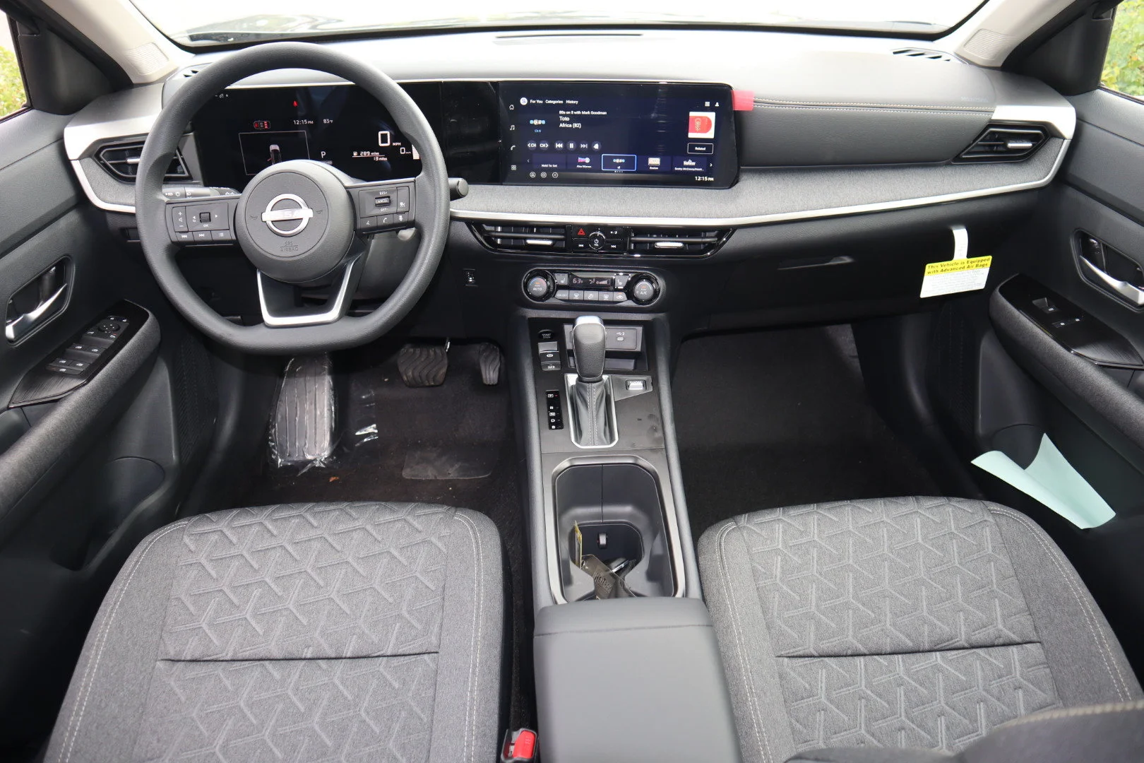 New 2026 Aspen White Tricoat/Super Black Nissan SV image 17