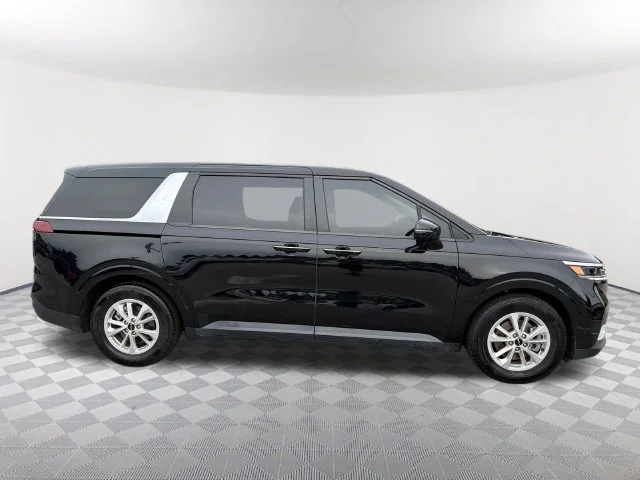 Used 2024 Black Kia LX Seat Package image 4
