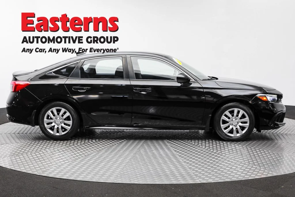 Used 2022 Black Honda LX image 4