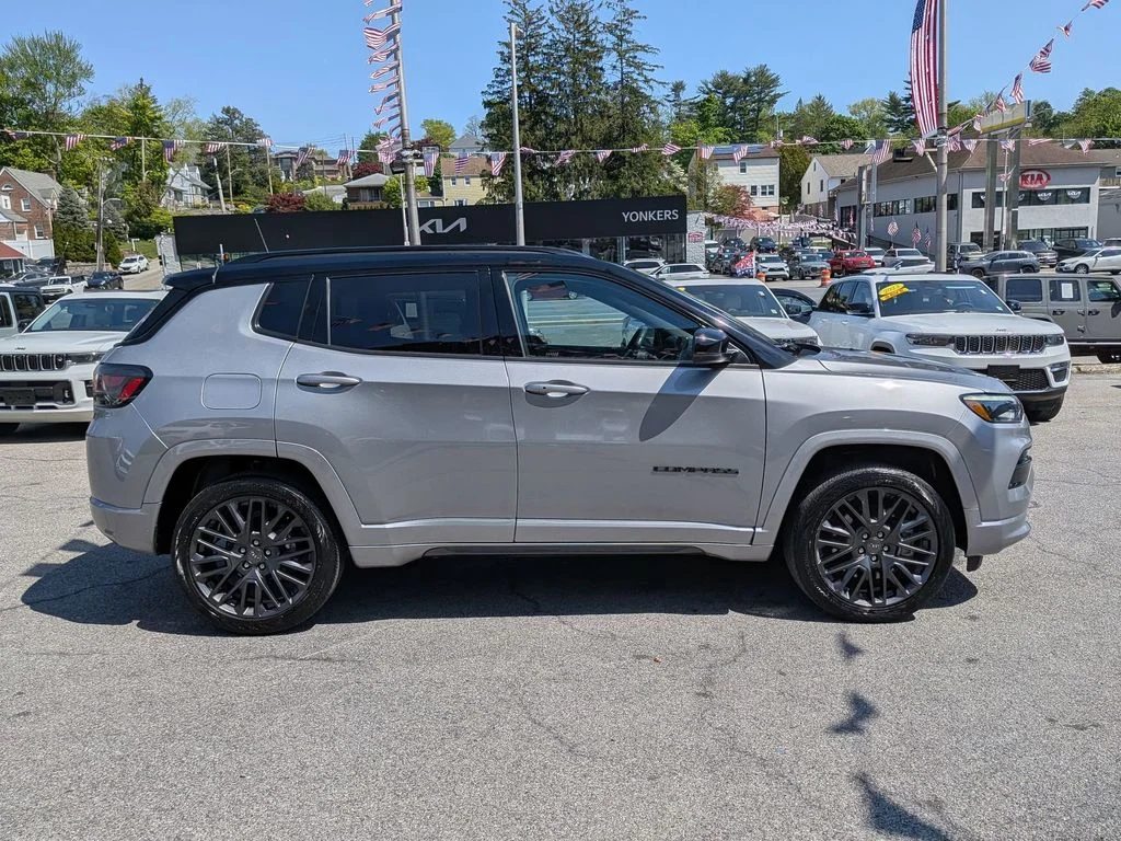 Used 2024 Gray Jeep Limited image 5