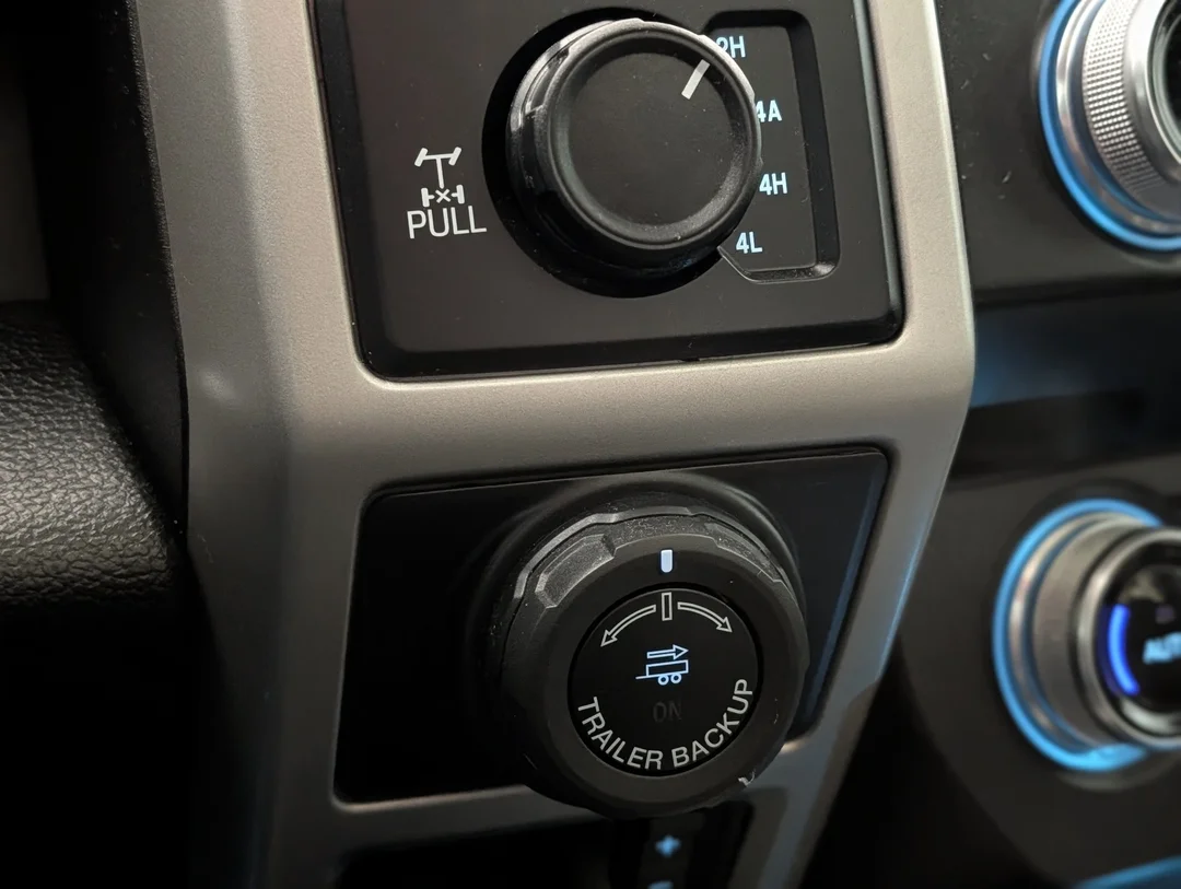 Used 2020 Red Ford LARIAT - - 4WD - 502A Grp - 5.0L V-8 - Twin Panel Sunroof - Black Pkg - B&O Audio - Leather & More! image 21