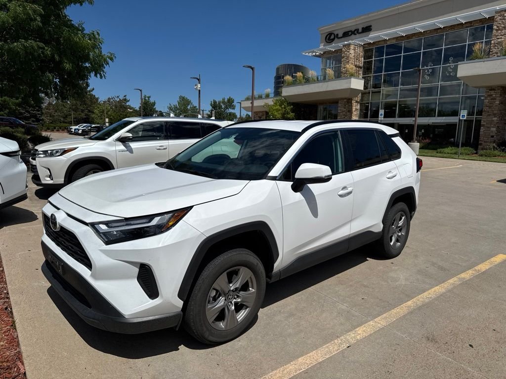 Used 2025 White Toyota XLE image 1