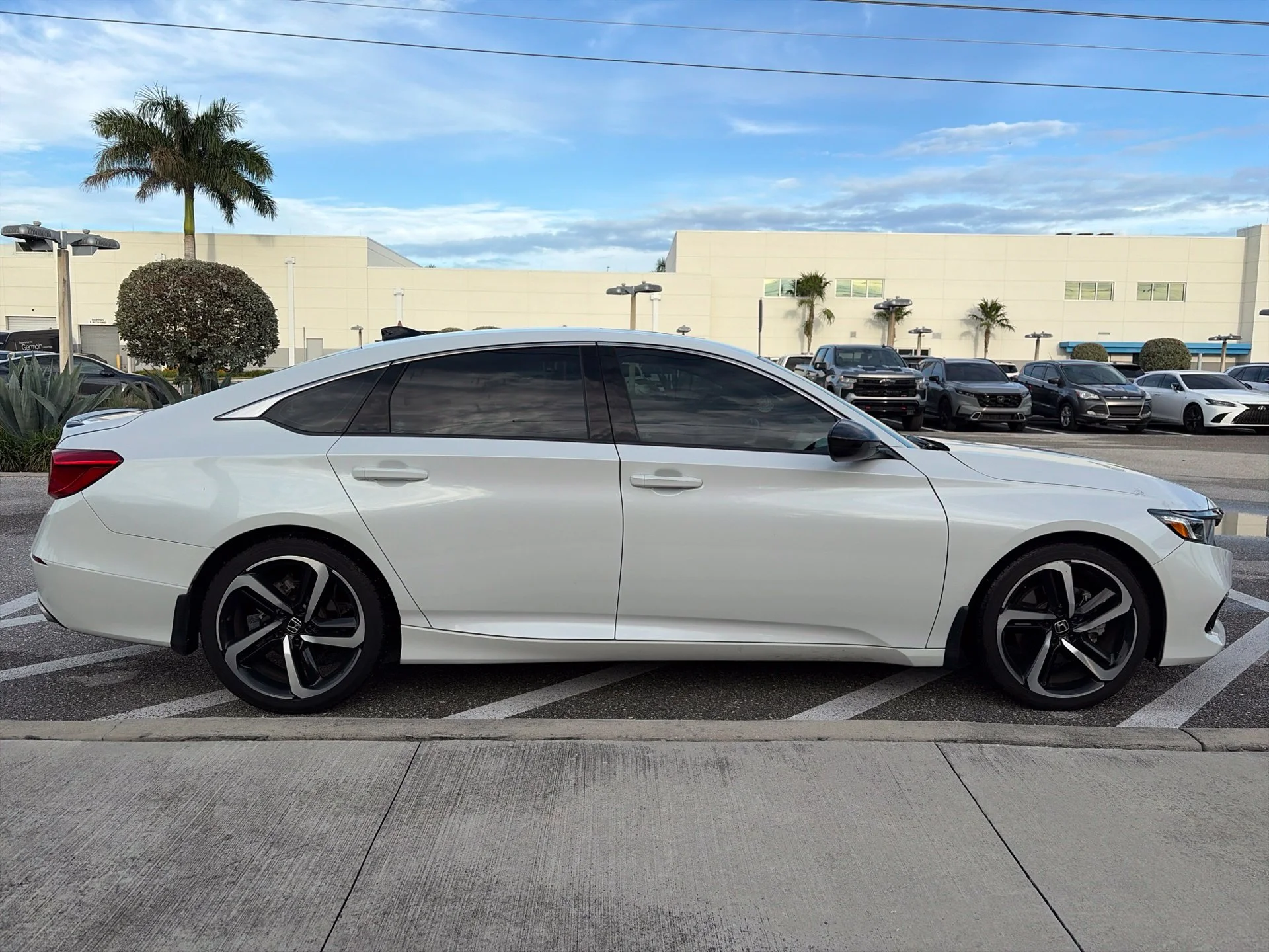 Certified Used 2022 Platinum White Pearl Honda Sport 2.0T image 5