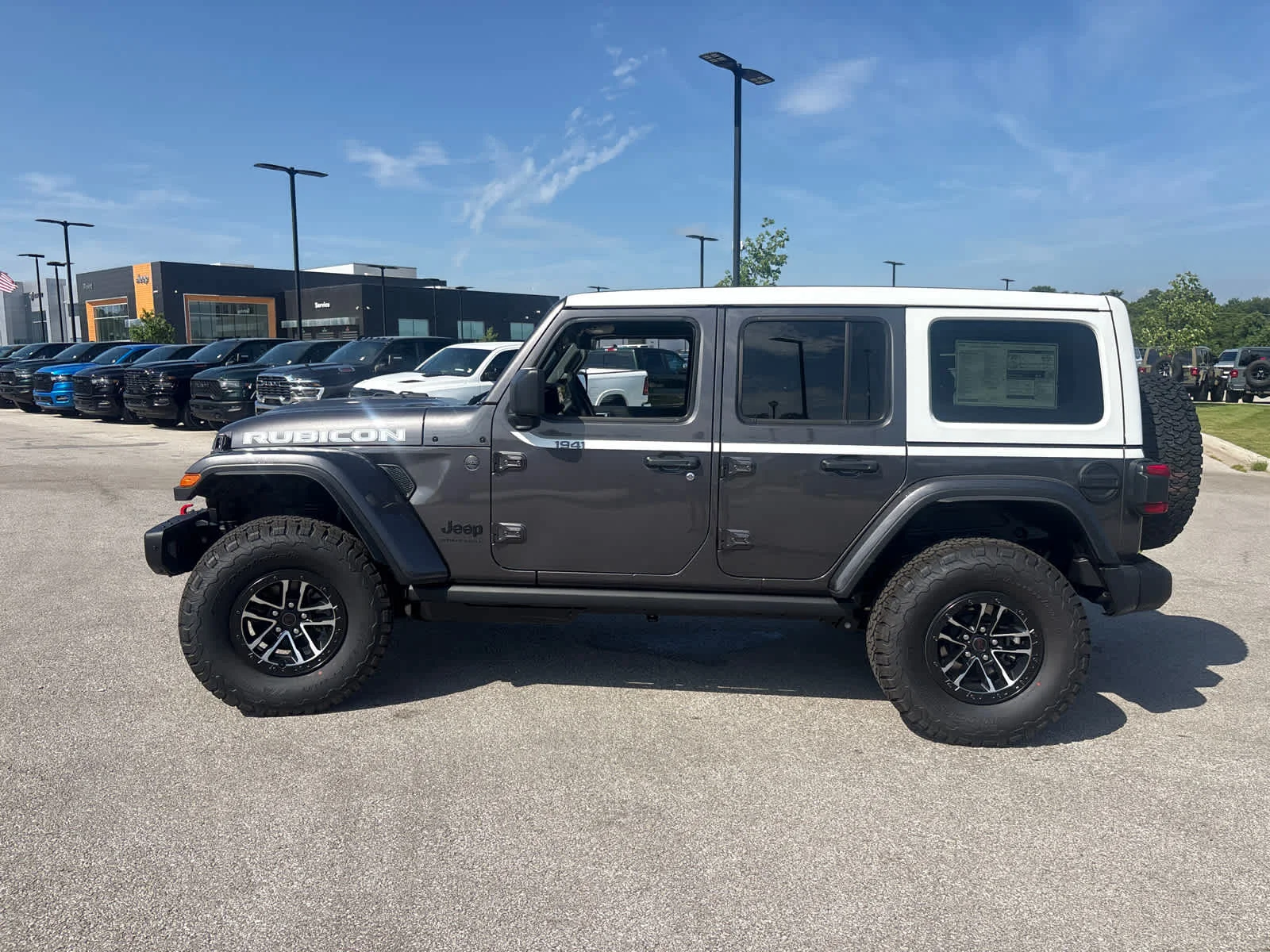 New 2026 Granite Crystal Metallic Clearcoat Jeep Rubicon X image 6