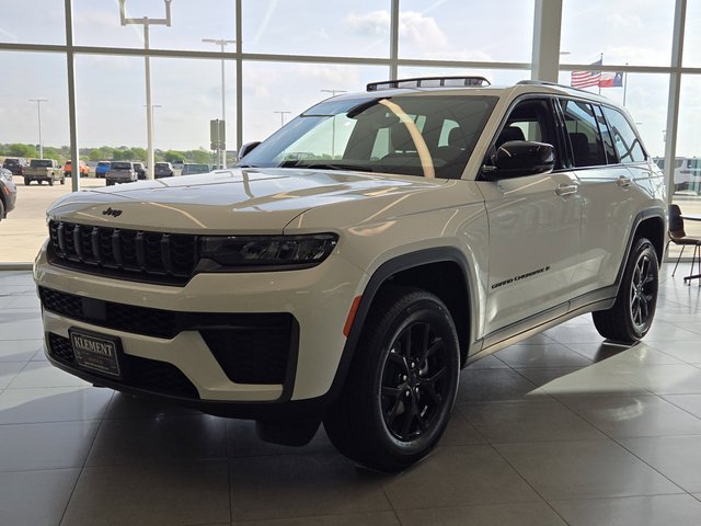 2026 Jeep Grand Cherokee Laredo Altitude